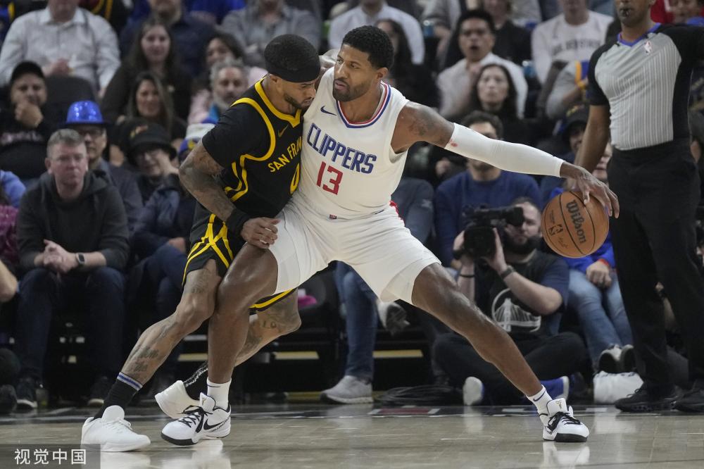 上表现得更 上表现得更