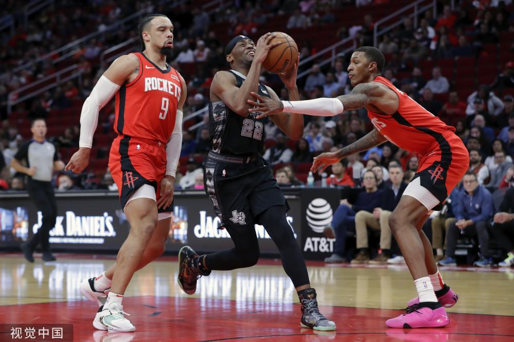 表现而备受 表现而备受